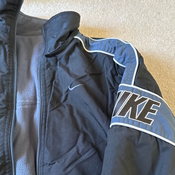 reversible cute nike jacket! - Picture 3 of 4